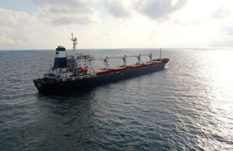 Πλοίο με το πρώτο φορτίο σιτηρών πλέει κοντά στη Συρία