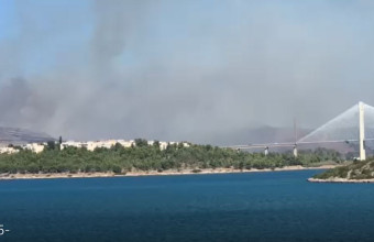 Εύβοια: Φωτιά στη Χαλκίδα πίσω από το Γενικό Νοσοκομείο 