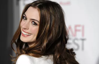 H Anne Hathaway πρωταγωνιστεί στην ταινία «The Idea of You»