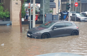Πλημμυρισμένος δρόμος στη Θεσσαλονίκη