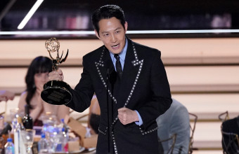 Ο  Λι Τζονγκ-τζε αποδέχεται το Emmy