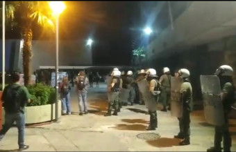 Λίγο μετά τα μεσάνυχτα, ξεκίνησαν πορεία συνοδεία ισχυρής αστυνομικής δύναμης.