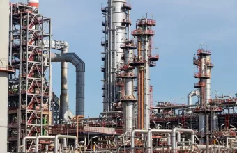 Έκτακτος φόρος 33% στα διυλιστήρια για να μειωθεί η τιμή του πετρελαίου