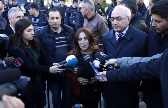 Τουρκία: Αποφυλακίστηκε η κούρδισσα πολιτικός Αϊσέλ Τουγκλούκ