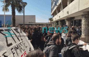 ΑΠΘ: Διαμαρτυρία παρατάξεων για την πτώση του φοιτητή και επεισόδια με ΜΑΤ