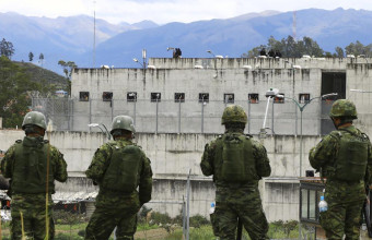 Πάνω από 700 σφαίρες βρέθηκαν σε φυλακή του Ισημερινού