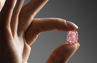 Sothebys:  Έδωσαν αμύθητη περιουσία  για το ροζ διαμάντι «Williamson Pink Star» 