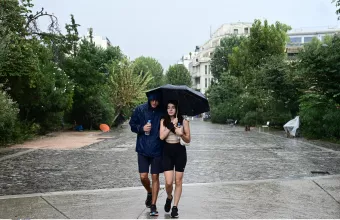 Καιρός: Βροχές και καταιγίδες με χιόνια στα ορεινά