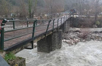 Προβλήματα στο οδικό δίκτυο των Ιωαννίνων - Ζημιές σε πεζογέφυρα στα Τζουμέρκα