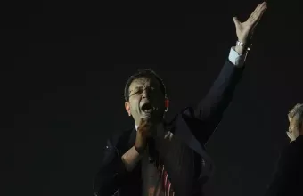 Ιμάμογλου ειρωνεύεται Ερντογάν: «Θα συνεχίσω να διαπράττω το έγκλημα του ανοίγματος παιδικών σταθμών»
