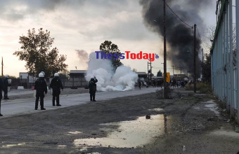 Θεσσαλονίκη: Φωτιές από Ρομά κοντά στο βενζινάδικο της Σίνδου όπου πυροβολήθηκε ο 16χρονος