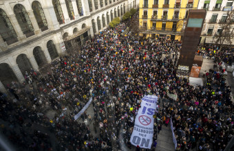 Δεκάδες χιλιάδες υγειονομικοί στους δρόμους της Μαδρίτης