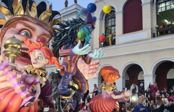 Όλη η Ελλάδα... μια καρναβαλική παρέλαση: Το «αδιαχώρητο» για τις Απόκριες σε όλη τη χώρα