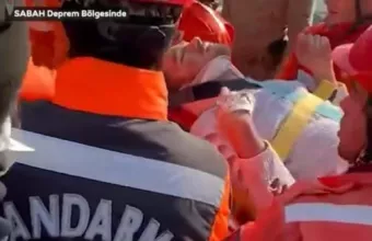 άσε με να φιλήσω τον γιο μου 