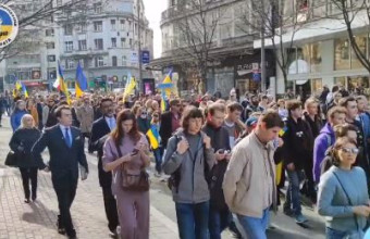 Πορεία υπέρ της Ουκρανίας και κατά του πολέμου πραγματοποιήθηκε στο Βελιγράδι - Βίντεο