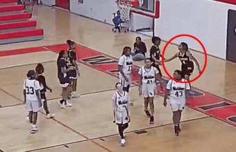 Μια 22χρονη προπονήτρια μπάσκετ παρίστανε 13χρονη παίκτρια σε αγώνα