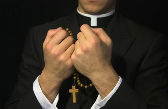 ντοκιμαντέρ για σεξουαλική κακοποίηση από ιερείς  