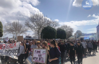Ρόδος: Μεγάλη συμμετοχή στην πορεία διαμαρτυρίας των μαθητών για την τραγωδία στα Τέμπη