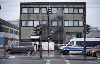Γερμανία: Επιδρομή της αστυνομίας σε σπίτια υπόπτων για συμμετοχή στην οργάνωση "Πολίτες του Ράιχ" - Ένας αστυνομικός τραυματίας