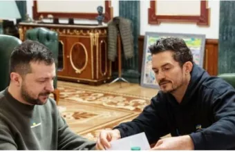 Ο Ορλάντο Μπλουμ με τον Ζελένσκι