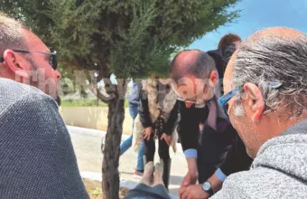 Βόλος: Bουλευτής σώζει ηλικιωμένη που κατέρρευσε στον Επιτάφιο