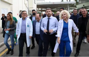 Νίκος Ανδρουλάκης με γιατρούς
