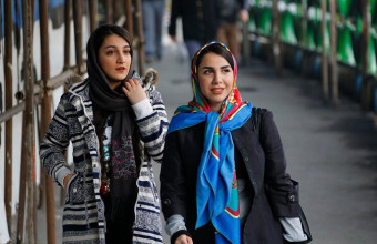 Ιράν: Η Τεχεράνη θα διώκει ποινικά όσους ενθαρρύνουν τις γυναίκες να μην φορούν χιτζάμπ