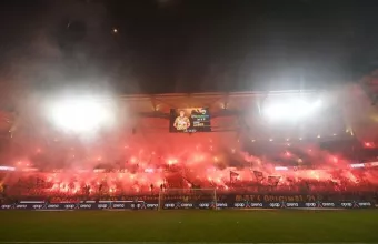 Η ΑΕΚ έδωσε στη δημοσιότητα τη φωτογραφία του οπαδού με τη φωτοβολίδα