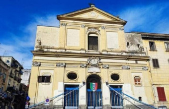 Ιερέας στη Νάπολη έντυσε… στα χρώματα του σκουντέτο την εκκλησία!