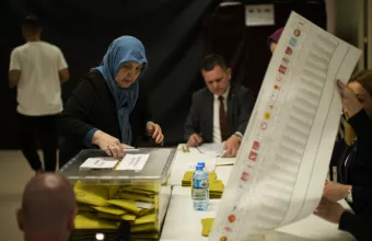 Τουρκικές εκλογές: Eκρηκτικό κλίμα, πόλωση, και οικονομία υπό κατάρρευση