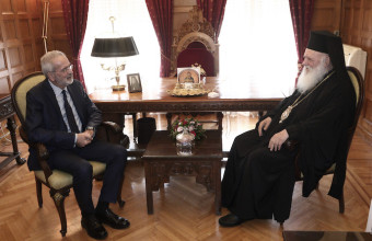 Συνάντηση του Πρωθυπουργού Ιωάννη Σαρμά με τον Αρχιεπίσκοπο Ιερώνυμο 