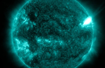 NASA: Ισχυρή ηλιακή λάμψη εκπέμπει ο Ήλιος