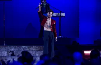 «Daylight»: Ο Harry Styles «προσγειώνεται» σε ένα πλανόδιο τσίρκο για το νέο video clip του