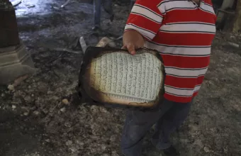  Διαδηλωτές έκαψαν αντίτυπο του Κορανίου