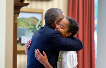 Οι τρυφερές αφιερώσεις των Mισέλ και Μπαράκ Ομπάμα για τα γενέθλια της κόρης τους