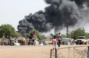 Εμφύλιος στο Σουδάν: Μάχες και πυρκαγιές στο Χαρτούμ