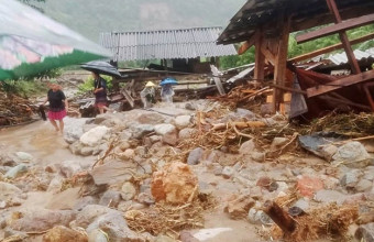 Τουλάχιστον 11 νεκροί από τις πλημμύρες και τις κατολισθήσεις στο Βιετνάμ
