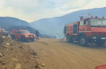  Μαίνεται το πύρινο μέτωπο στην Άνδρο- Μάχη για να μην φτάσει η φωτιά στον οικισμό Γίδες