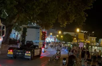 Νταλίκα με νεόνυμφους