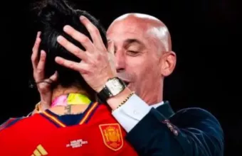 Στην εκκλησία κλείστηκε η μητέρα του Rubiales και άρχισε απεργία πείνας