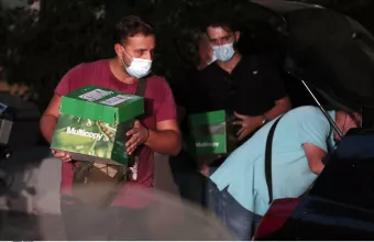 Δείτε φωτογραφίες από την μεταφορά του όπλων από την αποθήκη στο Κολωνάκι