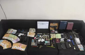Θήρα ναρκωτικά χρήματα