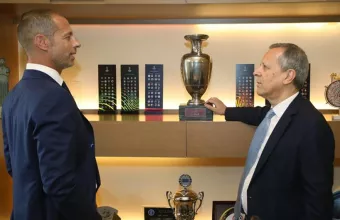 UEFA στην ΕΠΟ για ξένους διαιτητές: «Απαράδεκτο να απειλούνται διαιτητές» - Αναμένεται η απόφαση