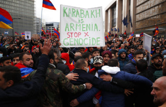 Ναγκόρνο Καραμπάχ: Χιλιάδες Αρμένιοι στις Βρυξέλλες καταγγείλουν «συνενοχή» ΕΕ