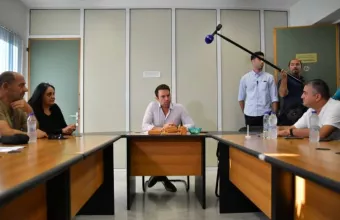 Στέφανος Κασσελάκης με οικογένειες θυμάτων