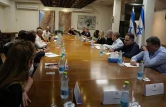 Νετανιάχου με οικογένειες ομήρων