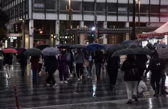 Βαρομετρικό χαμηλό με βροχές και καταιγίδες για αύριο Τρίτη