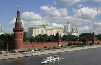 Ρωσία: Δικαστήριο συνέλαβε 23χρονη για προσβολή μνημείου Β’ Παγκοσμίου Πολέμου
