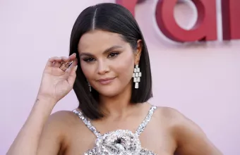 H Selena Gomez
