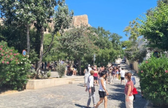Πώς θα μπορούσε η τεχνητή νοημοσύνη να βοηθήσει τον ελληνικό τουρισμό, σύμφωνα με έρευνα